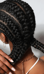 🔥 Elevate your style with these stunning burgundy knotless braids
